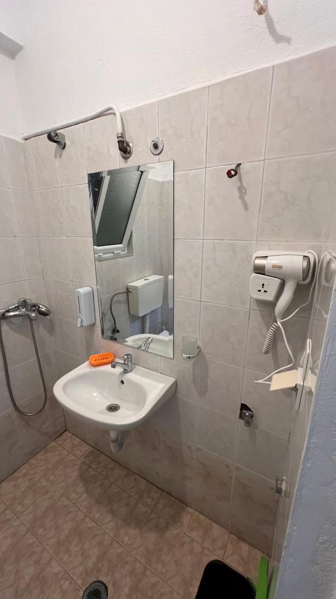 Dhoma Plazhi Husi Alloggio in famiglia