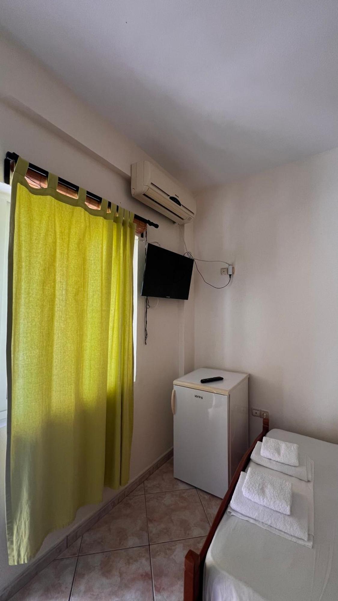 Dhoma Plazhi Husi Privat overnatting